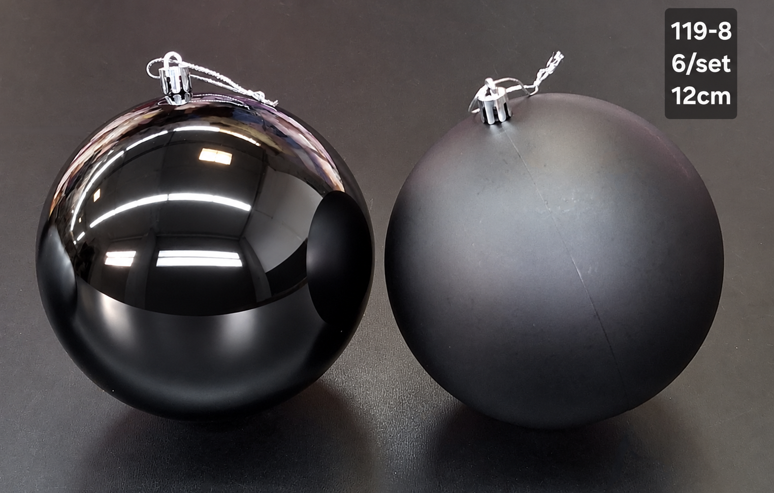Set 6 Globuri de Crăciun Negre, Mate și Lucioase - 12cm